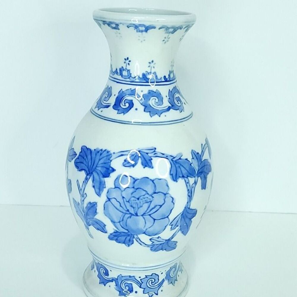 Vintage Chinese Asian Blue & White Porcelain Floral Vase Large 10.25” high